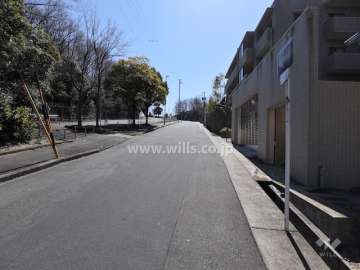 敷地東側の前面道路