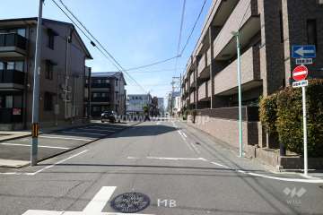 敷地南側の前面道路