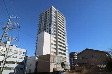 プラウドタワーの外観(南西側から)