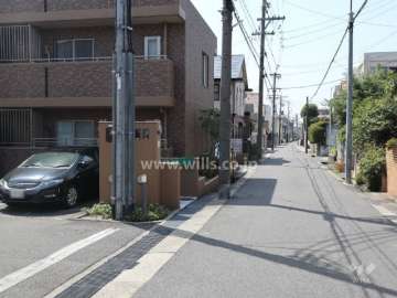 敷地西北側の前面道路