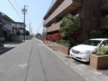 敷地南東側の前面道路