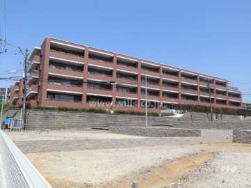 マーキスコート鹿子殿エアレジデンスの外観(南西側から)