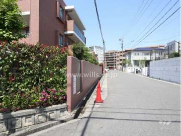 敷地東側の前面道路