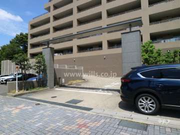 駐車場出入り口