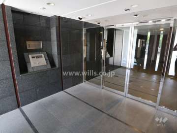 エントランスはオートロック付きです。