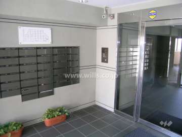 エントランスはオートロック付きです。