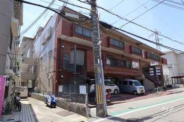 南宝塚ビューハイツの外観（北東側から）