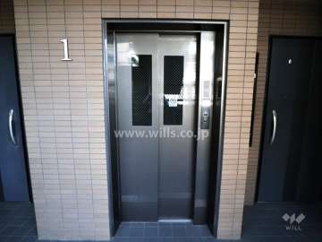 エレベーター前