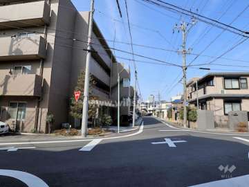 敷地北側の前面道路