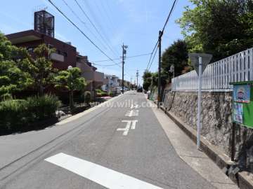 敷地北側の前面道路