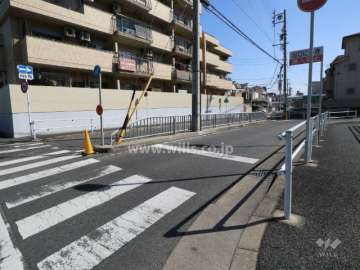 敷地南側の前面道路