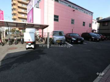 敷地内駐車場(屋外平面式)と駐輪場