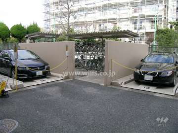駐車場と駐輪場