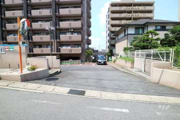 駐車場出入口（東側）