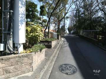 敷地南側の前面道路