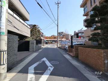 敷地北側の前面道路
