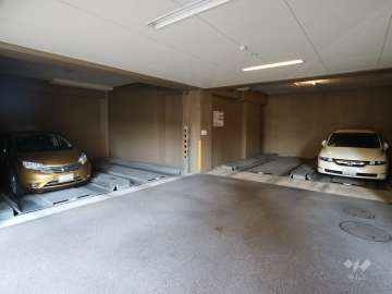敷地内駐車場（屋内平面式）