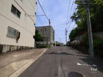 敷地南側の前面道路