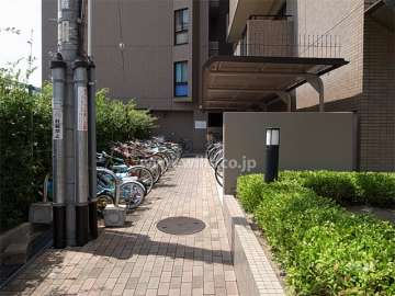 エントランス横の駐輪場