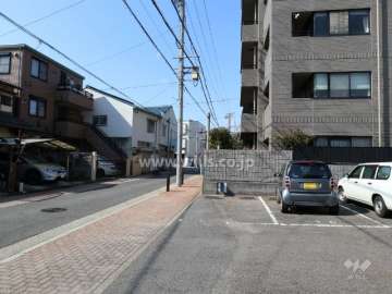 敷地南側の前面道路