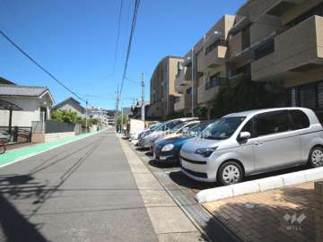 敷地北側の前面道路.