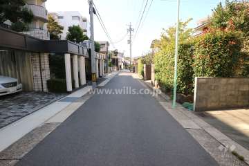 敷地北側の前面道路