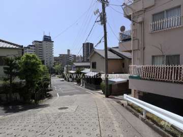敷地東側の前面道路