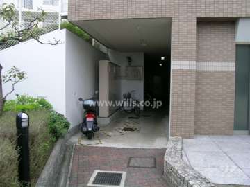 エントランス横にある駐輪場