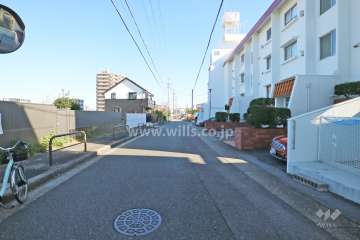 敷地北側の前面道路