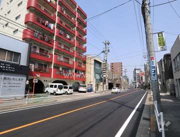 敷地北側の前面道路