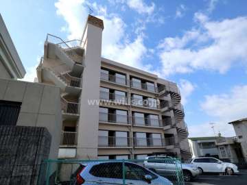 ユアサハイム鏡池マンションの外観（北東側から）