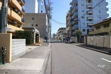 敷地南側の前面道路