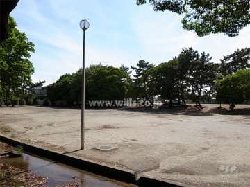 天竺川沿いには広場が整備されています。