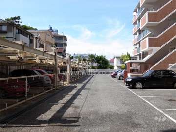敷地内駐車場（平面式と機械式とがあります。）