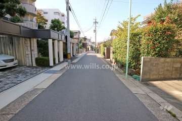 敷地北側の前面道路