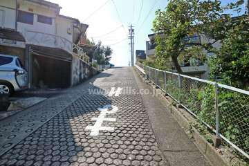 敷地南側の前面道路