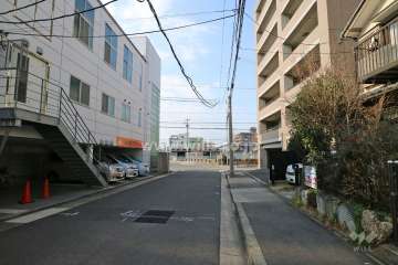 敷地南側の前面道路