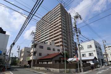 ウェリスライオンズ・ザ・セントラルの外観(南東側から)