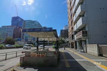 敷地南側の前面道路（東側から）