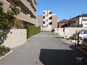敷地南部分にある敷地内駐車場