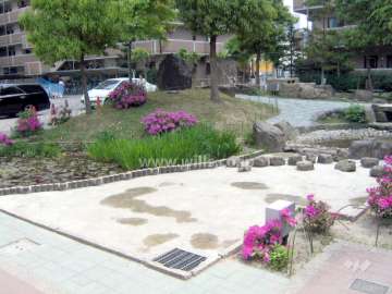 敷地中央にある庭園