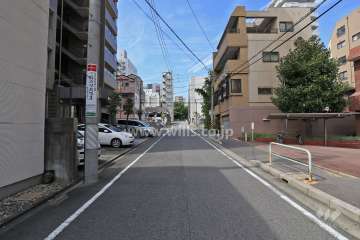 敷地北側の前面道路（東側から）