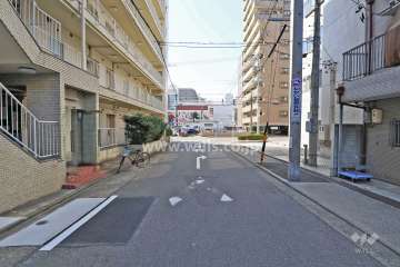 敷地北側の前面道路（東側から）