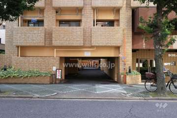 駐車場出入り口