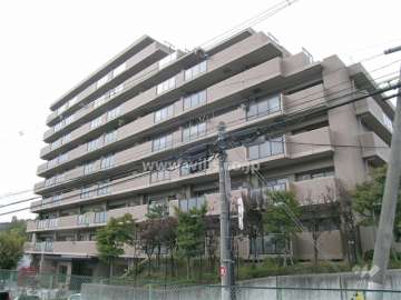 レジオン豊中千里中央の外観（南東側から）
