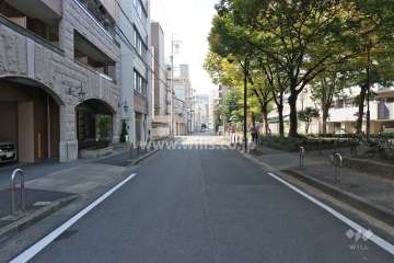 敷地北側の前面道路（東側から）