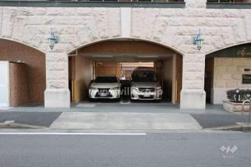 駐車場出入り口