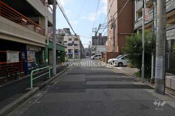 敷地南側の前面道路（東側から）
