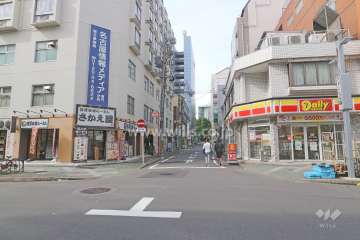 敷地北側の前面道路（東側から）