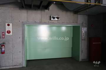 駐車場出入り口（ロボットゲート付き）